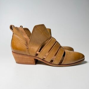 Frye & Co. Rubie Cut Out Booties - sz 7